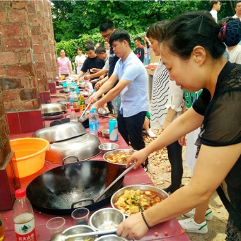 團體野餐龍華附近適合的場地-松山湖花海燒烤野炊趣味團建好地方