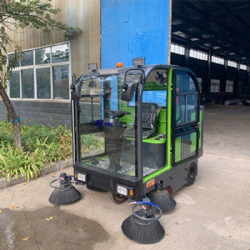 電動清掃車 駕駛式掃地機 小區(qū)物業(yè)環(huán)衛(wèi)用掃地車