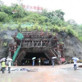廣西賢道管業隧道施工彎頭專車配送