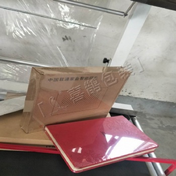 買筆記本熱收縮膜包裝機(jī) 就選山東喜鵲包裝 我們是廠家 **質(zhì)量