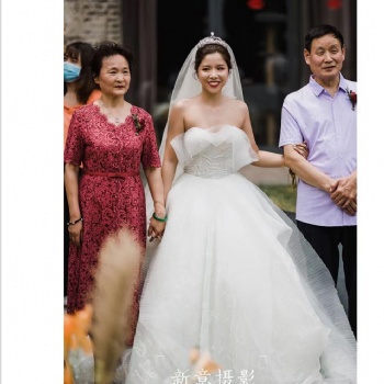 婚紗禮服西裝伴娘伴郎服敬酒服秀禾服的租賃等