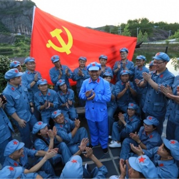 長春紅色基因代代傳企業(yè)拓展培訓(xùn)活動中
