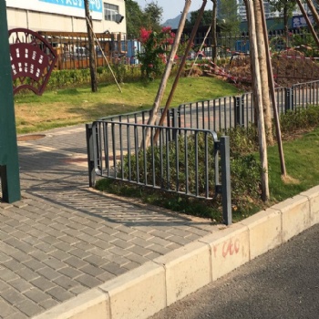 清遠(yuǎn)2021新款人行道分隔護(hù)欄 歡迎來(lái)圖定制 道路中間護(hù)欄