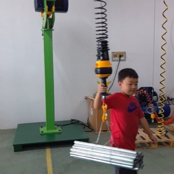 緯戈倫電動助力機械手
