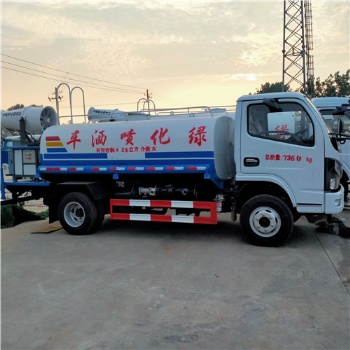 菏澤灑水車廠家生產(chǎn)工地小型灑水車