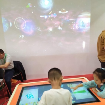 學前教育裝備玩中學游戲課堂兒童繪畫涂鴉投影互動創造海洋魔幻神筆