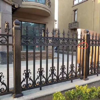 花園小區(qū)鋅鋼護(hù)欄庭院籬笆欄熱鍍鋅柵欄圍墻鐵藝圍欄鄉(xiāng)村院子欄桿