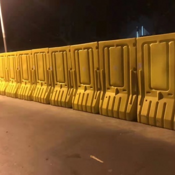 反光路錐批發制定防撞桶廠家**水馬圍擋
