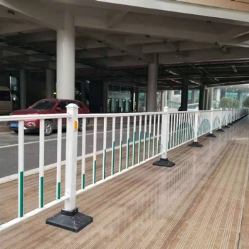 定制各式交通護(hù)欄 道路隔離柵 鋅鋼護(hù)欄 市政護(hù)欄量大優(yōu)惠