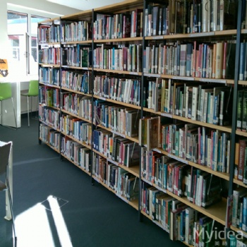 佛山學(xué)校家具廠家 圖書館雙面鋼制書架 美格利生