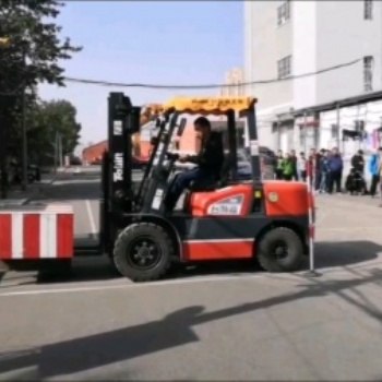平湖振達教學---叉車培訓過程中的注意事項