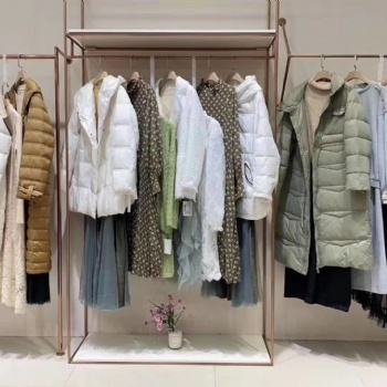 芭依璐專柜下架品牌女裝走份批發貨源，女裝貨源