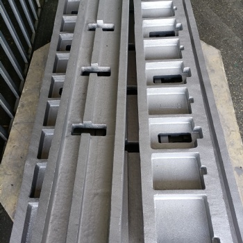 大型機(jī)器砂鑄鋁底座廠家直供