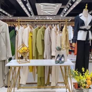 廣州三杰服飾品牌女裝尾貨走份批發，連衣裙、羊絨大衣、羽絨服批發