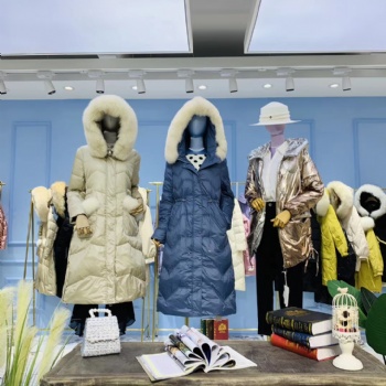 廣州三杰服飾**品牌女裝_女裝廠家直供貨源_0.5折起批秋冬裝