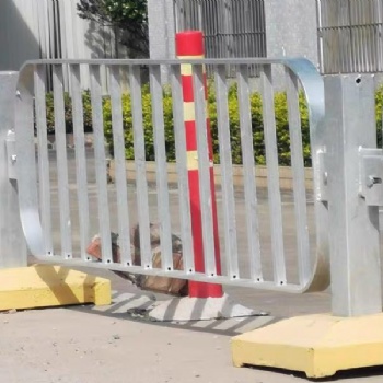 東莞東城深標II路中防撞欄 廠家現貨廣告市政道路欄桿 **交通安全保護欄