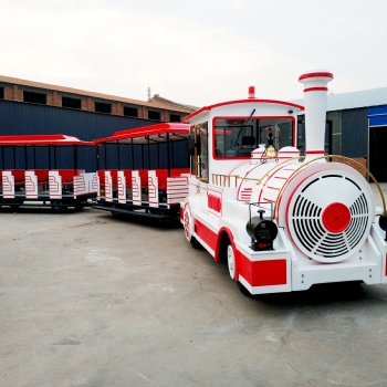 橙白搭配無軌觀光火車,無軌觀光小火車