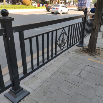 靜電噴塑市政護欄 馬路車輛分流欄桿 惠州新式道路護欄