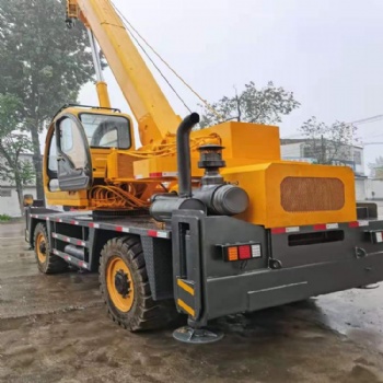 山路爬坡越野行走吊車(chē) 16噸四驅(qū)越野吊車(chē) 輪式伸縮臂吊車(chē)