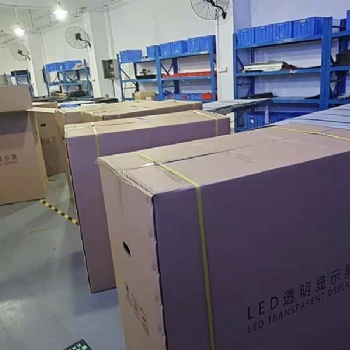 安裝在后擋風玻璃的智能屏，行走的短視頻廣告。現全國招商中