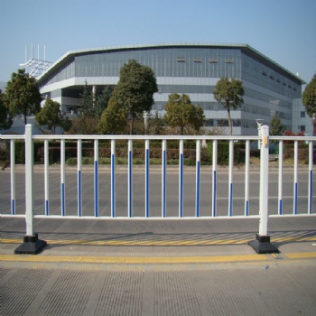 廣州定制市政道路護欄 公路馬路隔離防撞欄桿 京式圍欄鋅鋼交通護欄