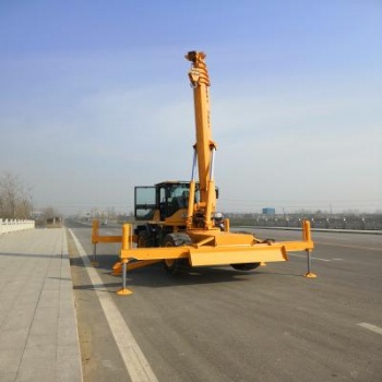 多種配重四驅(qū)越野吊車(chē) 爬坡吊重行走越野吊車(chē) 輪式起重機(jī)