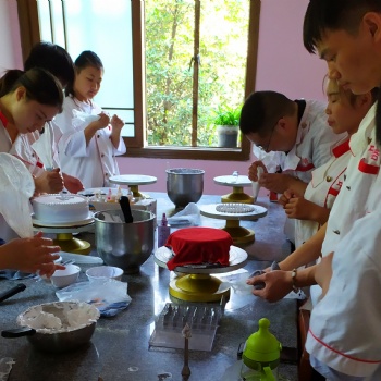 西點蛋糕培訓(xùn)學(xué)校位置在哪學(xué)費(fèi)多少