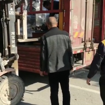 長(zhǎng)興煤山機(jī)器設(shè)備吊裝速達(dá)搬家公司多年搬遷經(jīng)驗(yàn)