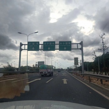 高速路標志牌南平億路交通
