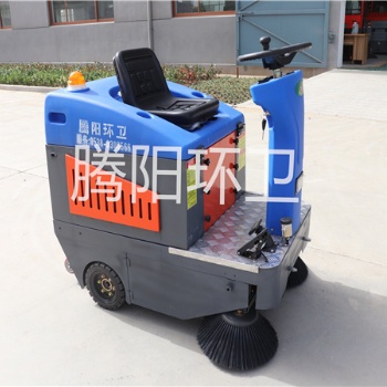 掃地車廠家產(chǎn)品貴與便宜的區(qū)別