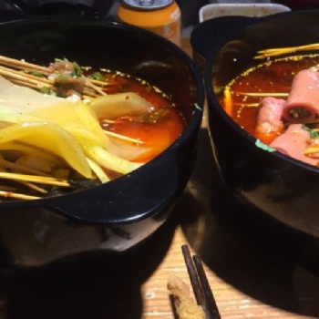 壹粵哥哥冷鍋串串盤，燒烤串串砂鍋密胺餐具定制