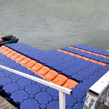 廠家供應滾塑浮箱 水上平臺碼頭浮橋工程建設安裝浮動塑料浮箱