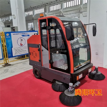 山東騰陽1.9米駕駛式電動掃地車