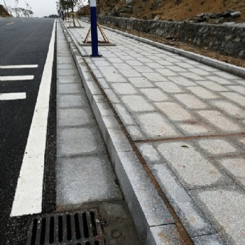 衡陽芝麻白石材廠家 湖南衡陽花崗巖芝麻白路邊擋土側(cè)石