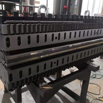 精岳供應(yīng)中空格子陽光板模具 蜂窩型 米字型 T字型中空板摸頭