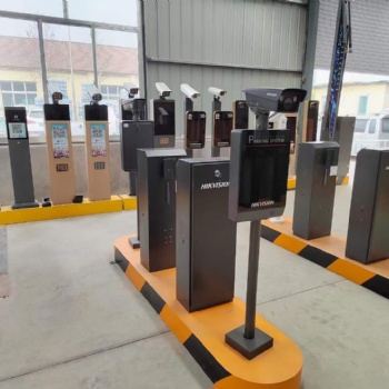 智能車牌識(shí)別，交通設(shè)施 廠家批發(fā)量大從優(yōu)