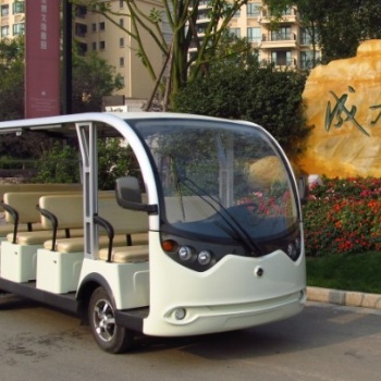 廣西南寧西鄉塘區14人座電動觀光車學校接待車