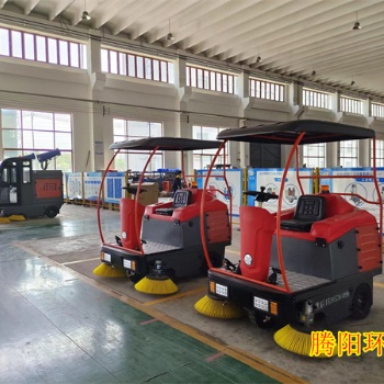 小區物業駕駛式電動掃地車使用注意事項