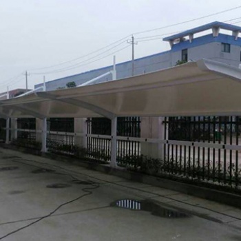 快速組裝成品電動(dòng)自行車停車棚-自行車鋼膜結(jié)構(gòu)安裝