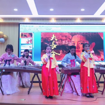 南山科技園古箏培訓(xùn)正確彈奏姿勢(shì)手型及彈奏位置和方法