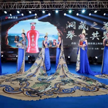 青島魔幻泡泡秀水晶球，開場舞獅，豎琴暖場，激光舞，禮儀模特