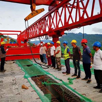 福建泉州架橋機廠家以客戶的利益為出發(fā)點