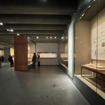 武漢博物館遙控平移門沿墻柜訂制 金屬烤漆博物館字畫展柜制作廠家