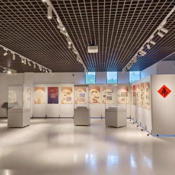 液壓博物館展示柜定制防塵企業(yè)展廳展柜歷史文物展覽品陳列玻璃柜