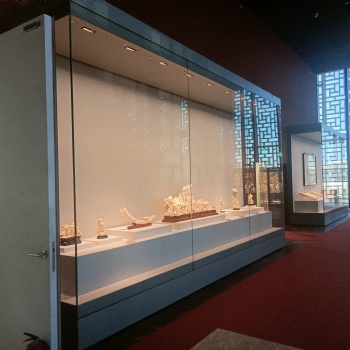 烤漆玻璃博物館液壓展示柜展覽展柜