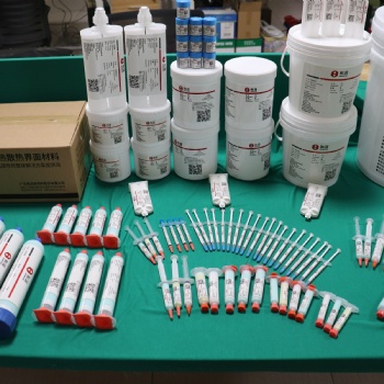 生產導熱凝膠2.0W雙組份電池模組絕緣芯片散熱硅膠填縫導熱材料廠家