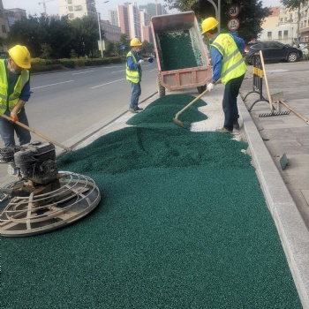 冷鋪透水瀝青就選廣州地石麗專業冷鋪瀝青材料廠家全程技術指導