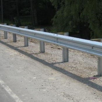 云南大理麗江道路波形護欄