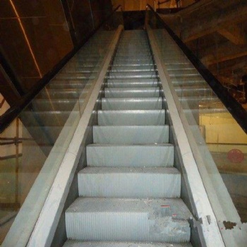 杭州灣地區(qū)，廠房升級改造貨物電梯，拆遷工地電梯整場回收包拆除