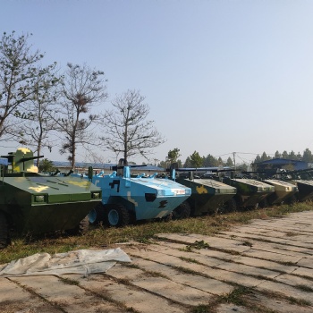 紅色研學(xué)夏令營 動(dòng)態(tài)裝甲車模型體驗(yàn)裝備 弘訊模型